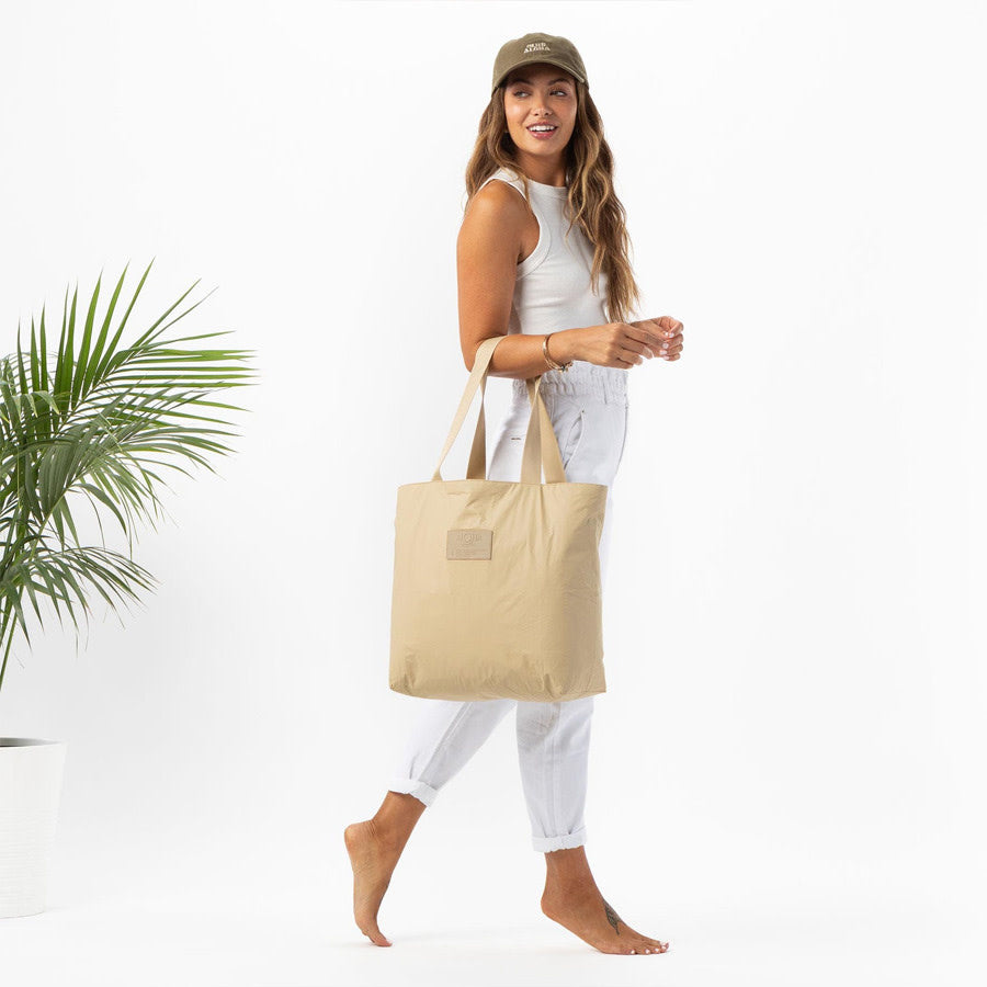 Day Tripper - Monochrome